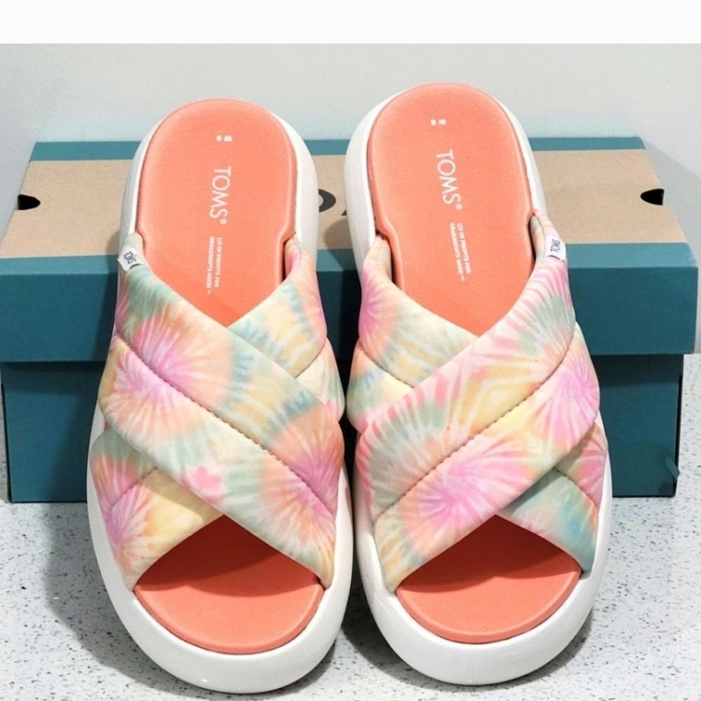 TOMS rainbow tie dye NIB 10